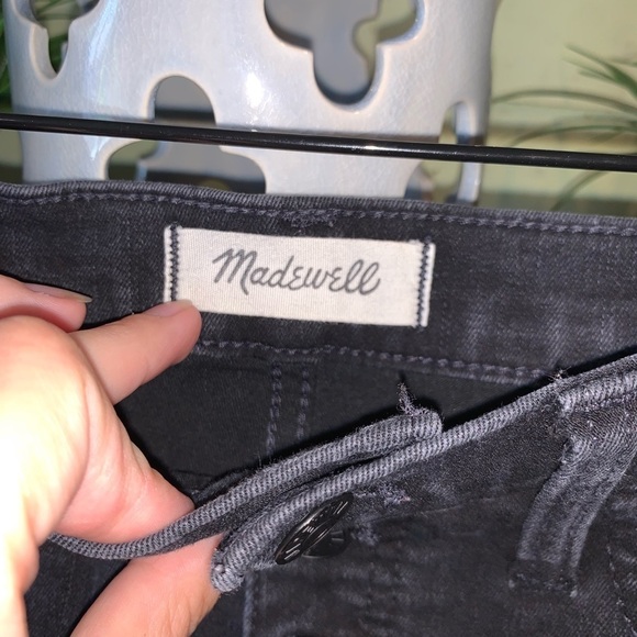 Madewell 10” High Rise Distressed Button Fly Skinny Ankle Black Jeans  Size 26P - Picture 5 of 9